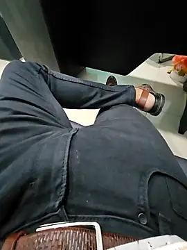 Snapshot of villagb12 chatting on 11-16-25, 02:44 villagb12 online show from 11-16-25, 02:44