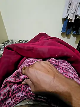 Snapshot of villagb12 chatting on 11-25-25, 06:30 villagb12 online show from 11-25-25, 06:30