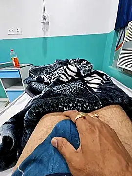 Snapshot of villagb12 chatting on 12-16-25, 05:18 villagb12 online show from 12-16-25, 05:18