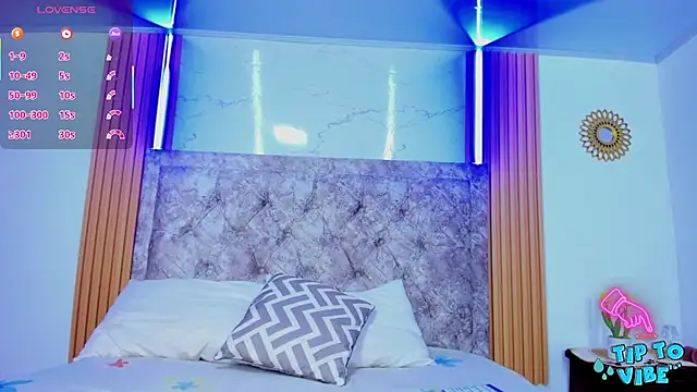 Snapshot of kimdavies1 chatting on 11-14-25, 07:12 kimdavies1 online show from 11-14-25, 07:12