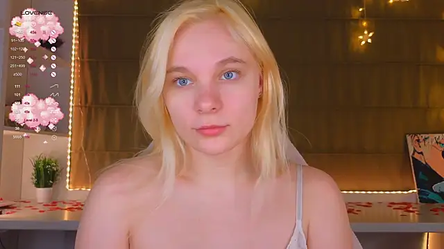 Snapshot of NaokoStifel chatting on 02-07-25, 01:04 NaokoStifel online show from 02-07-25, 01:04