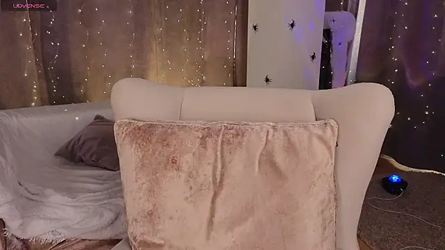 Snapshot of NaokoStifel chatting on 10-24-25, 02:30 NaokoStifel online show from 10-24-25, 02:30