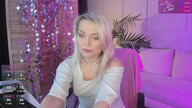 Snapshot of Gloria_Lovely chatting on 02-18-25, 03:43 Gloria Lovely online show from 02-18-25, 03:43