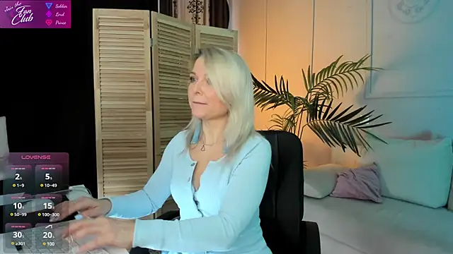 Snapshot of Gloria_Lovely chatting on 03-04-25, 10:57 Gloria Lovely online show from 03-04-25, 10:57