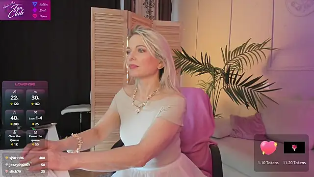 Snapshot of Gloria_Lovely chatting on 03-11-25, 02:18 Gloria Lovely online show from 03-11-25, 02:18