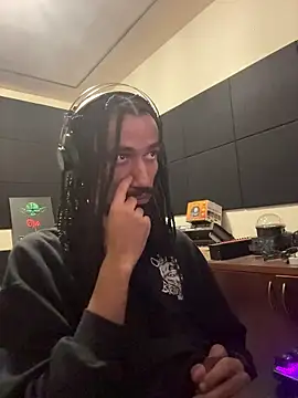 Snapshot of hotcamboy420 chatting on 12-19-25, 04:08 hotcamboy420 online show from 12-19-25, 04:08