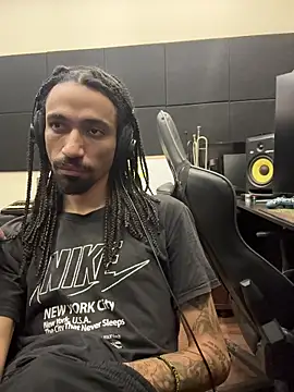 Snapshot of hotcamboy420 chatting on 02-13-26, 03:02 hotcamboy420 online show from 02-13-26, 03:02