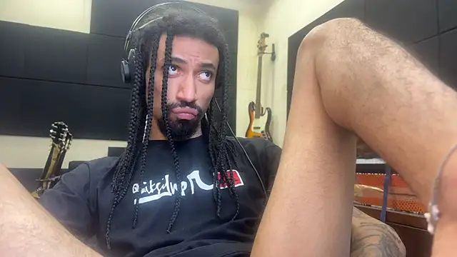 Snapshot of hotcamboy420 chatting on 08-06-26, 03:58 hotcamboy420 online show from 08-06-26, 03:58