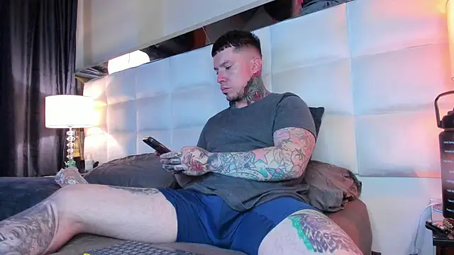 Snapshot of Adam_tatto chatting on 09-22-25, 02:13 Adam tatto online show from 09-22-25, 02:13