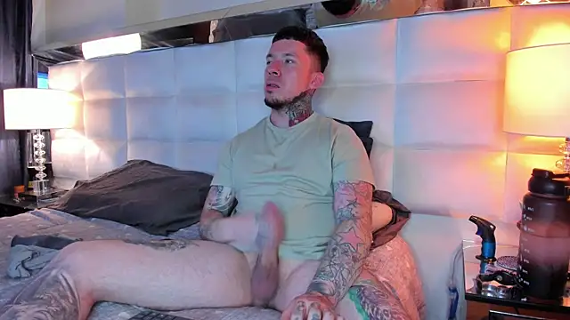 Snapshot of Adam_tatto chatting on 10-11-25, 03:39 Adam tatto online show from 10-11-25, 03:39