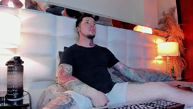 Snapshot of Adam_tatto chatting on 10-29-25, 02:03 Adam tatto online show from 10-29-25, 02:03