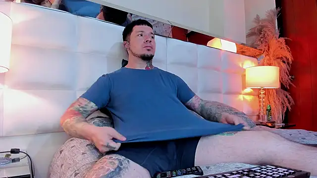 Snapshot of Adam_tatto chatting on 10-30-25, 03:19 Adam tatto online show from 10-30-25, 03:19