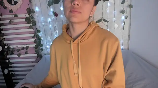 Snapshot of Sophy_SmileSweet chatting on 01-04-25, 11:43 Sophy SmileSweet online show from 01-04-25, 11:43