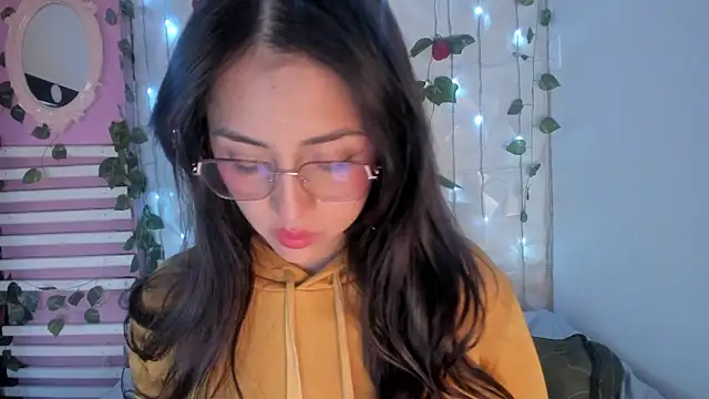 Snapshot of Sophy_SmileSweet chatting on 01-04-25, 05:47 Sophy SmileSweet online show from 01-04-25, 05:47