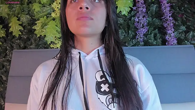 Snapshot of Sophy_SmileSweet chatting on 01-08-25, 11:43 Sophy SmileSweet online show from 01-08-25, 11:43