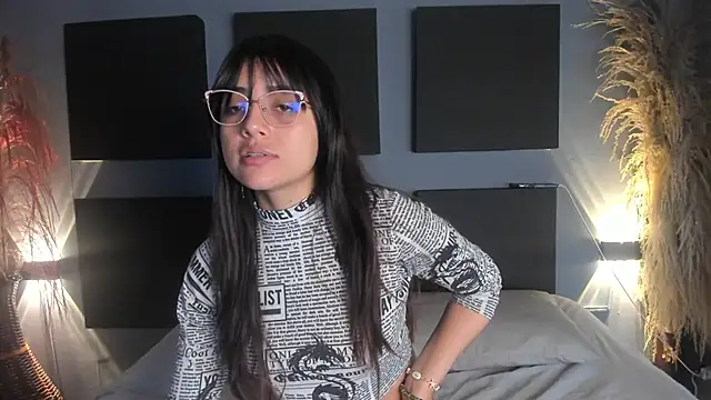 Snapshot of Sophy_SmileSweet chatting on 02-06-25, 11:43 Sophy SmileSweet online show from 02-06-25, 11:43