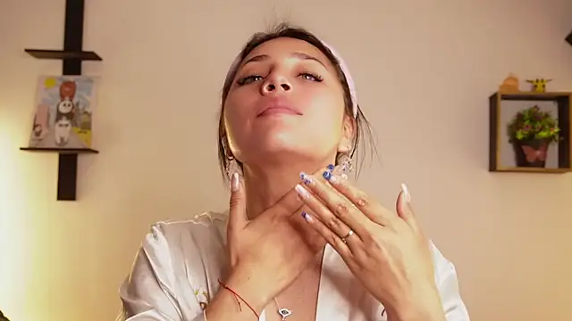 Snapshot of Sophy_SmileSweet chatting on 10-14-25, 11:00 Sophy SmileSweet online show from 10-14-25, 11:00