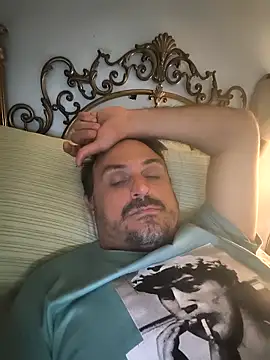 Snapshot of italovene chatting on 09-24-25, 10:46 italovene online show from 09-24-25, 10:46