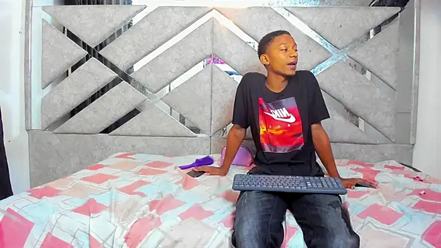 EvaxEmma online show from 02-07-25, 12:50