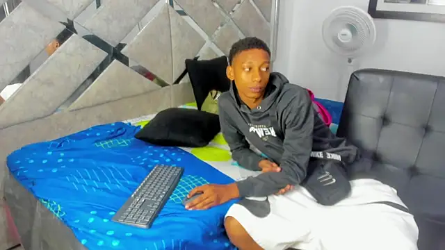 EvaxEmma online show from 01-15-26, 01:26