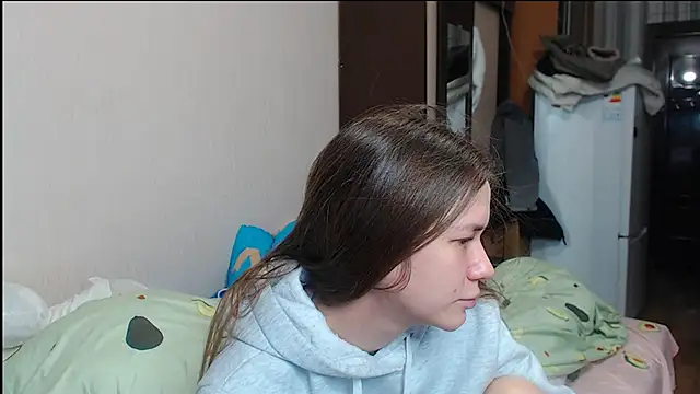 leila bambi  online show from 01-15-25, 04:21