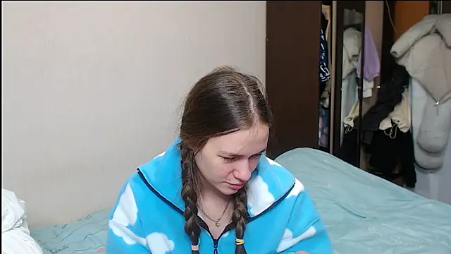 leila bambi  online show from 02-05-25, 03:20