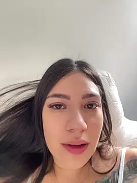 Latina vanessa online show from 12-14-25, 09:41