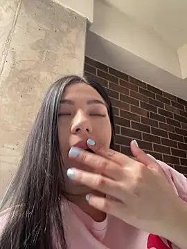 Latina vanessa online show from 03-26-26, 01:49