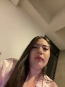 Latina vanessa online show from 04-18-26, 02:15