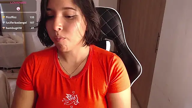 Snapshot of Zetrionn chatting on 12-10-24, 10:37 Zetrionn online show from 12-10-24, 10:37