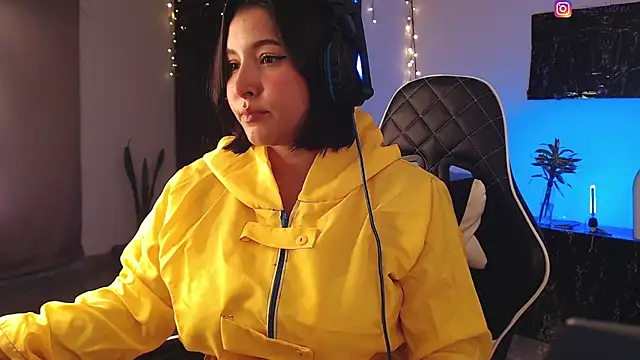 Snapshot of Zetrionn chatting on 01-30-25, 02:27 Zetrionn online show from 01-30-25, 02:27