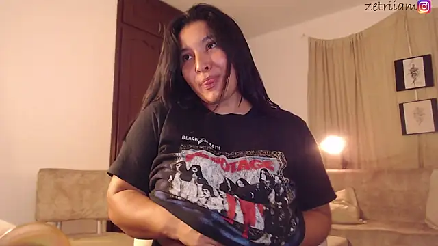 Snapshot of Zetrionn chatting on 10-14-25, 03:07 Zetrionn online show from 10-14-25, 03:07