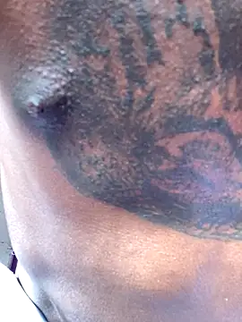 Snapshot of Larry-n-clouds chatting on 11-29-25, 05:05 Larry-n-clouds online show from 11-29-25, 05:05