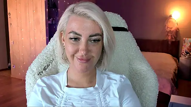 Snapshot of tykioty_Miley chatting on 02-08-25, 12:50 tykioty Miley online show from 02-08-25, 12:50