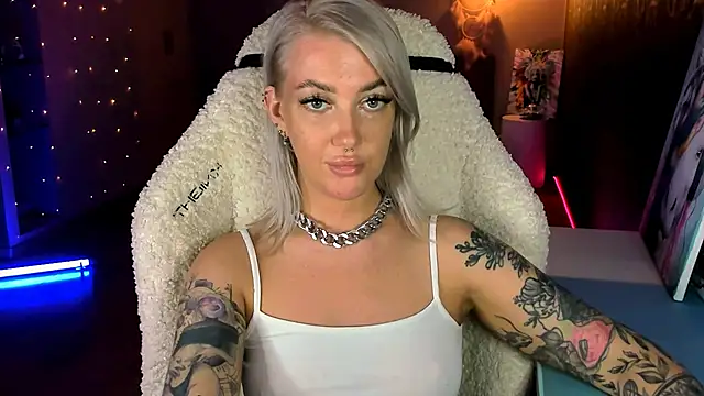 Snapshot of tykioty_Miley chatting on 06-24-26, 03:33 tykioty Miley online show from 06-24-26, 03:33