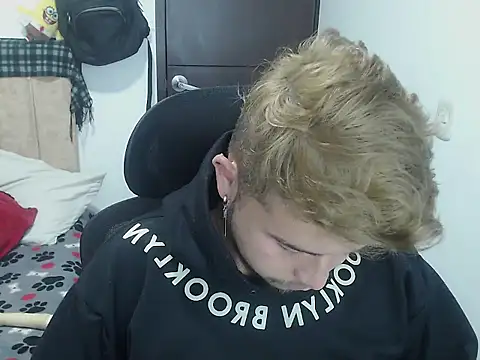 JOHANLEON1 online show from 10-14-25, 03:57