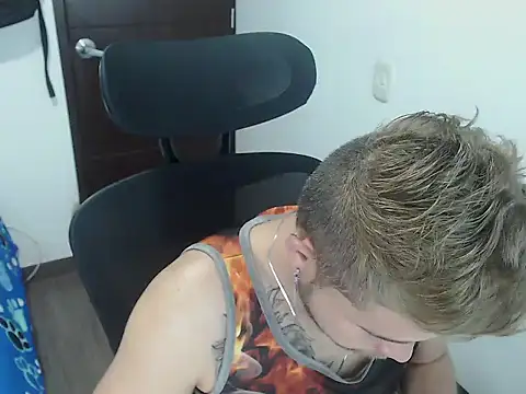 JOHANLEON1 online show from 10-22-25, 12:38