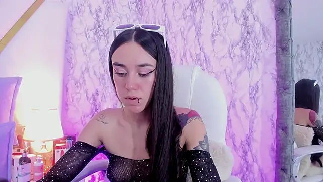 Snapshot of Athziry_ chatting on 12-11-24, 01:15 Athziry online show from 12-11-24, 01:15