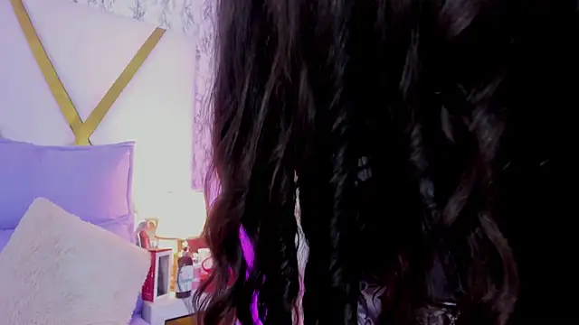 Snapshot of Athziry_ chatting on 12-13-24, 10:23 Athziry online show from 12-13-24, 10:23