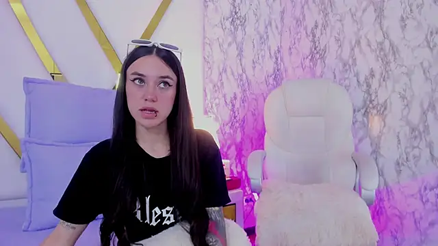 Snapshot of Athziry_ chatting on 12-14-24, 01:28 Athziry online show from 12-14-24, 01:28