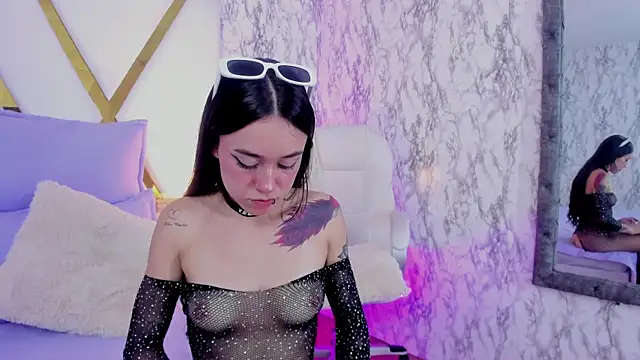 Snapshot of Athziry_ chatting on 12-15-24, 04:40 Athziry online show from 12-15-24, 04:40