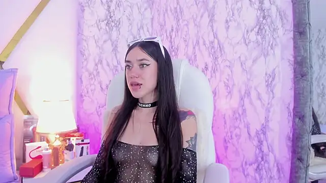 Snapshot of Athziry_ chatting on 12-15-24, 10:50 Athziry online show from 12-15-24, 10:50