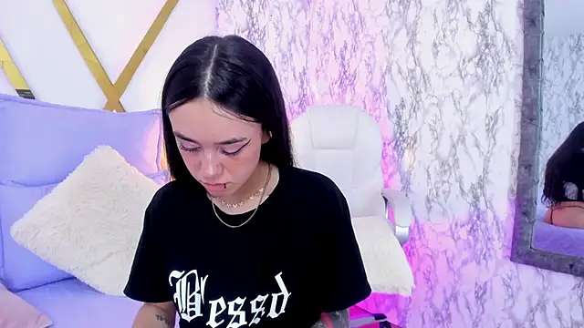 Snapshot of Athziry_ chatting on 12-20-24, 09:39 Athziry online show from 12-20-24, 09:39