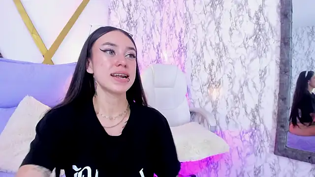 Snapshot of Athziry_ chatting on 12-21-24, 12:42 Athziry online show from 12-21-24, 12:42