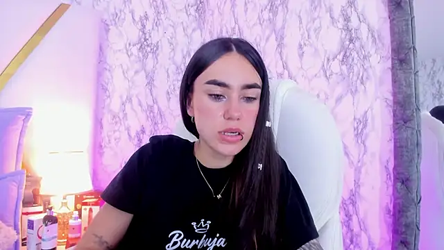 Snapshot of Athziry_ chatting on 01-11-25, 06:23 Athziry online show from 01-11-25, 06:23