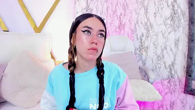 Snapshot of Athziry_ chatting on 01-13-25, 09:20 Athziry online show from 01-13-25, 09:20