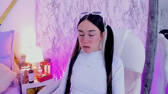 Snapshot of Athziry_ chatting on 01-19-25, 07:15 Athziry online show from 01-19-25, 07:15