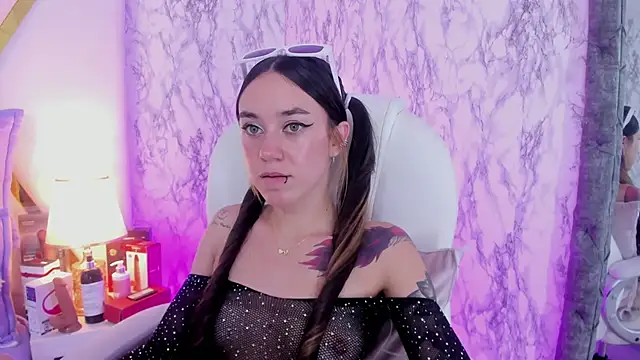 Snapshot of Athziry_ chatting on 01-21-25, 12:57 Athziry online show from 01-21-25, 12:57