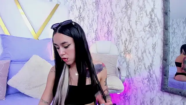 Snapshot of Athziry_ chatting on 02-06-25, 11:15 Athziry online show from 02-06-25, 11:15