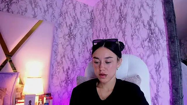 Snapshot of Athziry_ chatting on 02-28-25, 01:47 Athziry online show from 02-28-25, 01:47